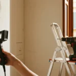 Trovare i cavi nel muro prima di forare: metodi e limiti